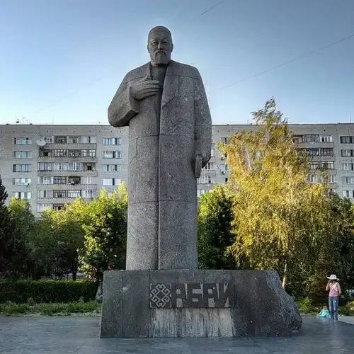 Памятник Абаю в Семипалатинске